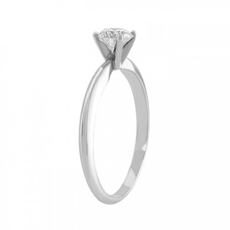 Diamond solitaire ring in 14k