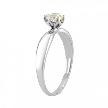 Solitaire diamond ring in 14k