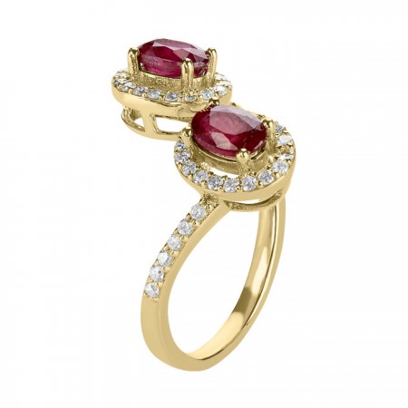 Anillo de lujo con rubies en corte oval